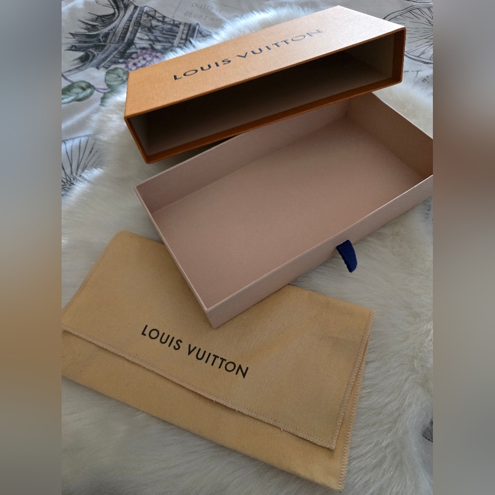 Louis Vuitton Dust Bag and Box for wallet - Picture 11 of 12